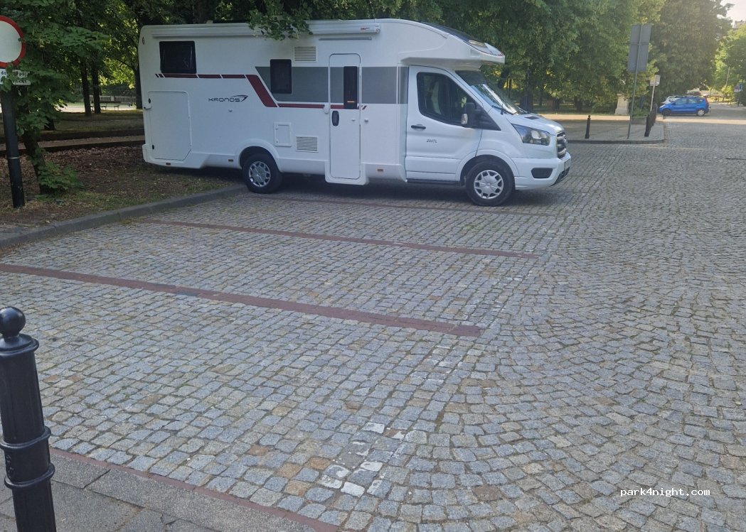 (00-001) Warszawa - aleja Na Skarpie — foto 4