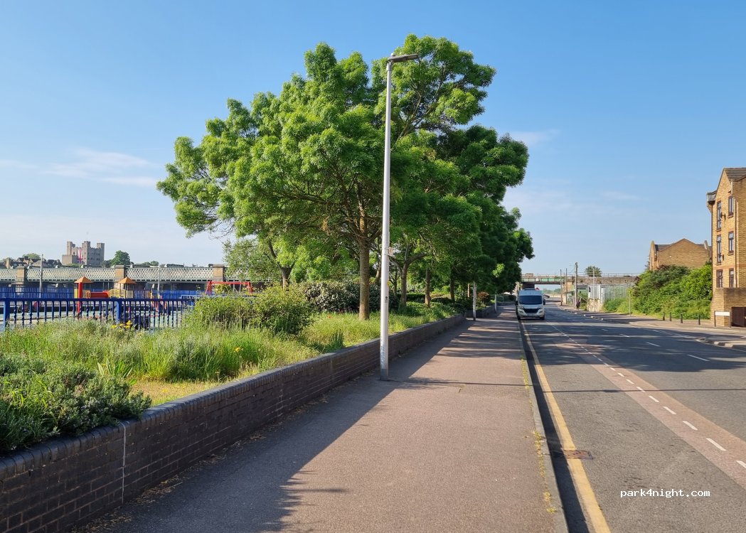 (ME2 4DR) Rochester - 31 Canal Road — foto 4