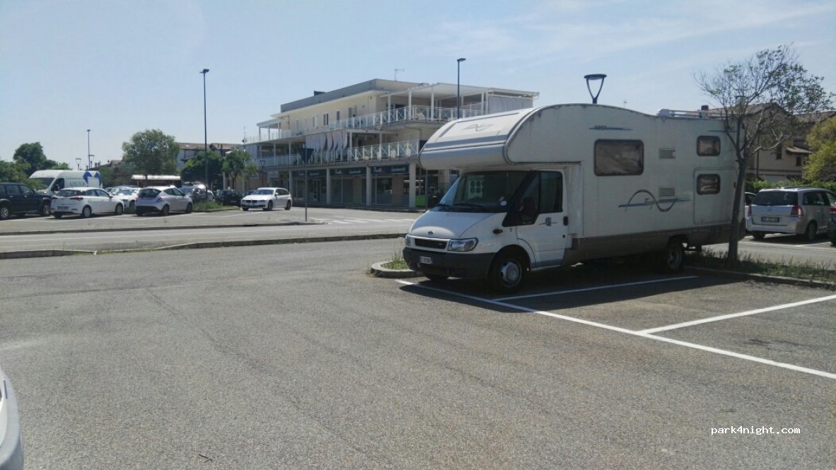 (48125) Lido di Classe - 1 Piazza delle Esplorazioni — foto