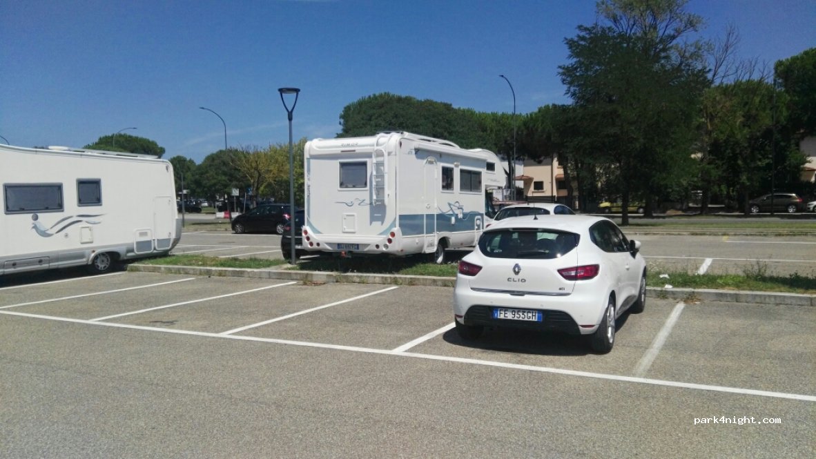 (48125) Lido di Classe - 1 Piazza delle Esplorazioni — foto 2
