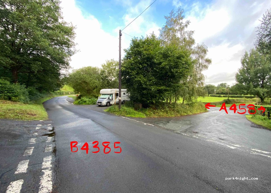 (SY21 0HX) Llanfair Caereinion - New Road — foto