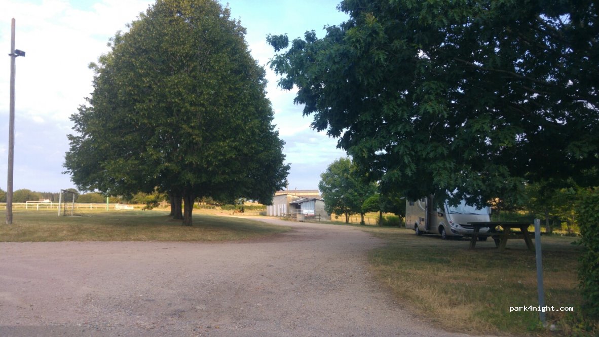 (71110) Semur-en-Brionnais - La Fay — foto 2