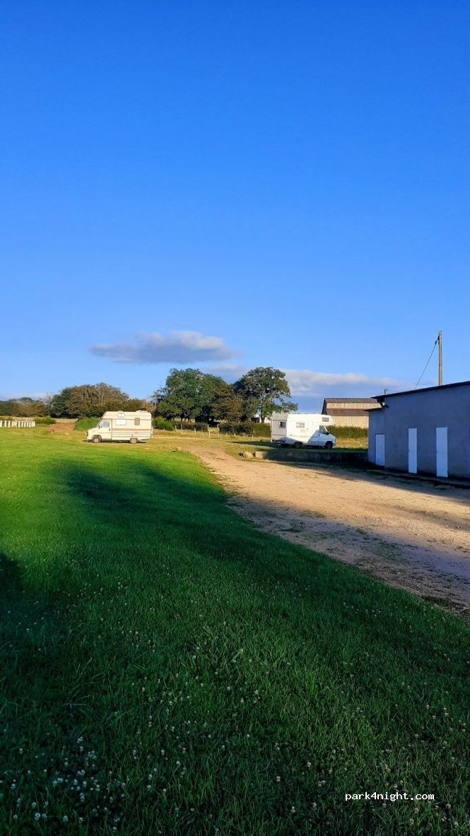 (71110) Semur-en-Brionnais - La Fay — foto 3