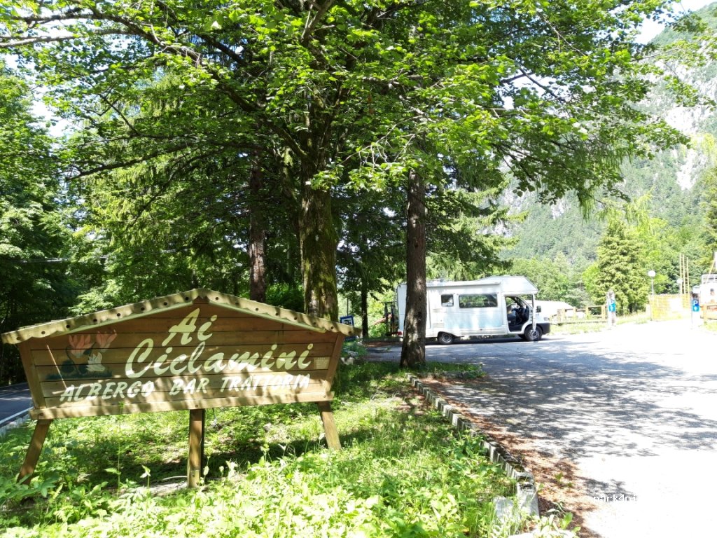 Rifugio Pian dei Ciclamini — foto