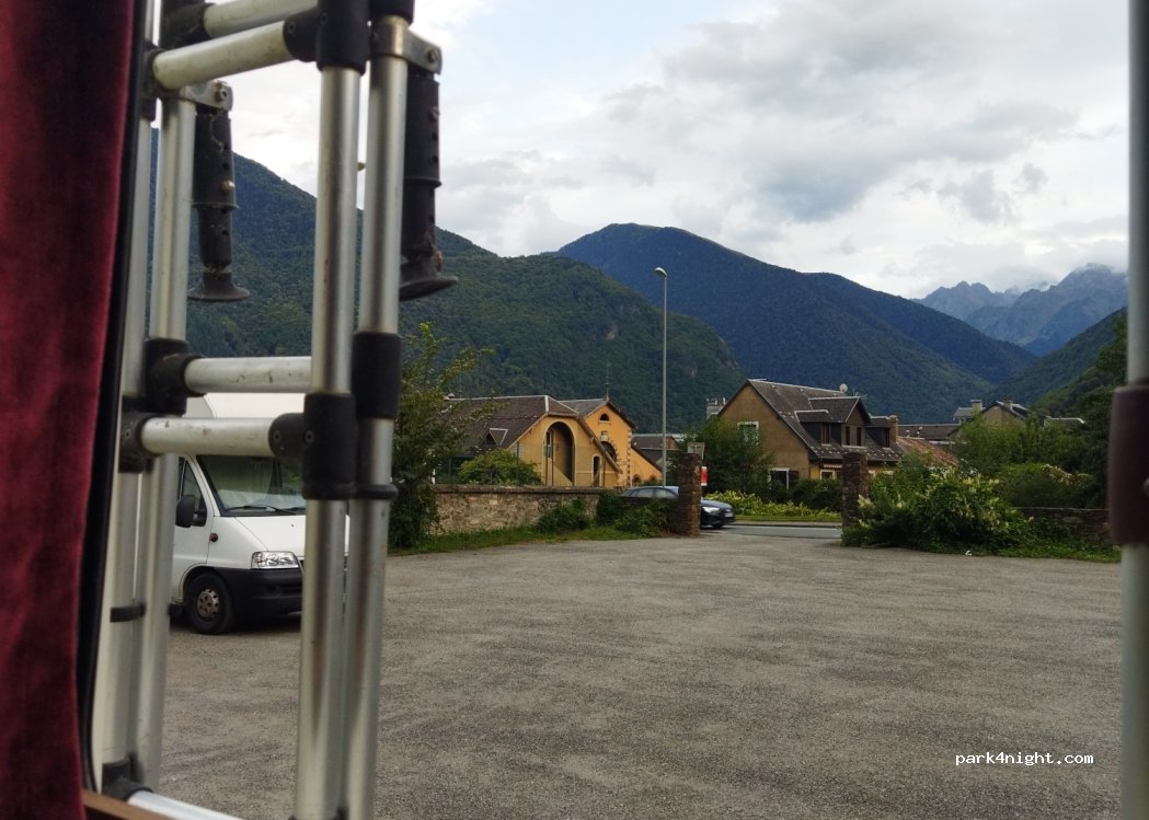 (31110) Bagnères-de-Luchon - 4 Avenue Jean Moulin / Cours de la Casseyde — foto 2