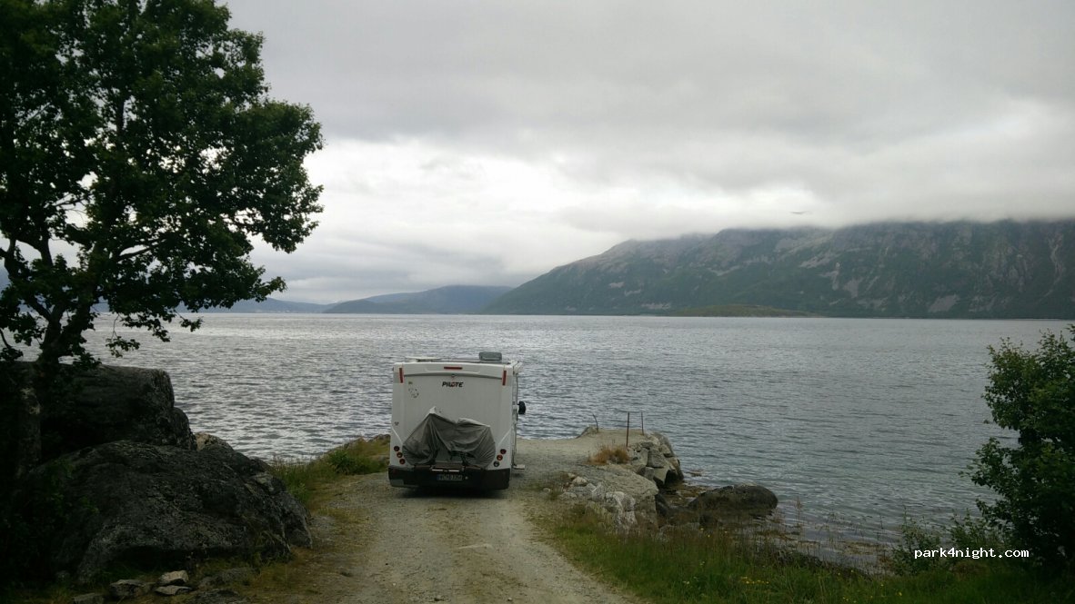 (9100) Kvaløya - 38 Fjordvegen — foto
