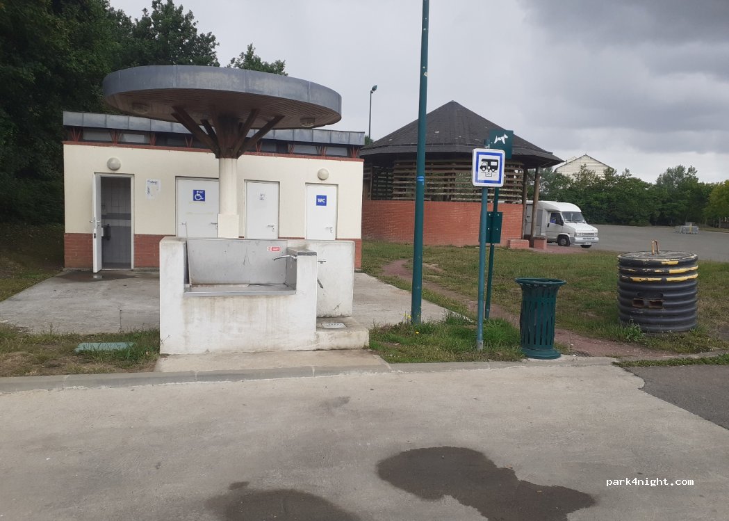(56800) Ploërmel - 5 Boulevard des Trente — foto 4