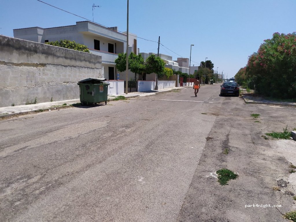 (73026) Torre dell'Orso - 8 Via Francesco Petrarca — foto