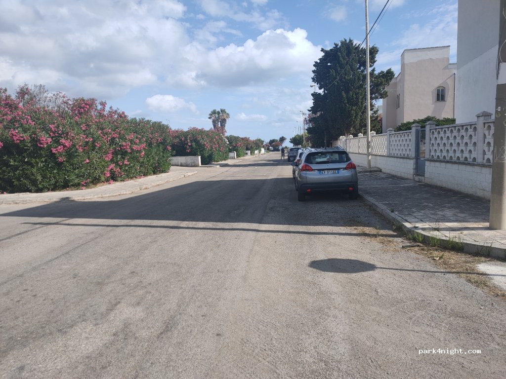 (73026) Torre dell'Orso - 8 Via Francesco Petrarca — foto 3