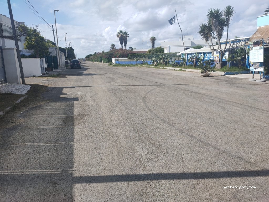 (73026) Torre dell'Orso - 8 Via Francesco Petrarca — foto 4