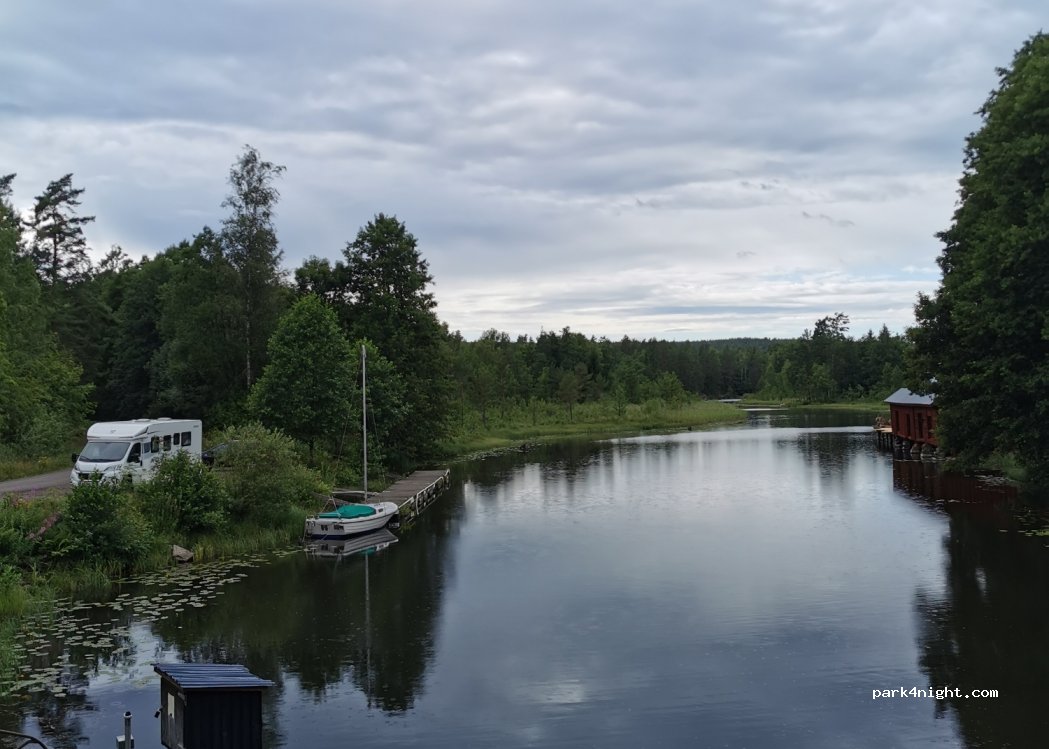 (664 95) Borgvik - 2 Landsbrovägen — foto 3