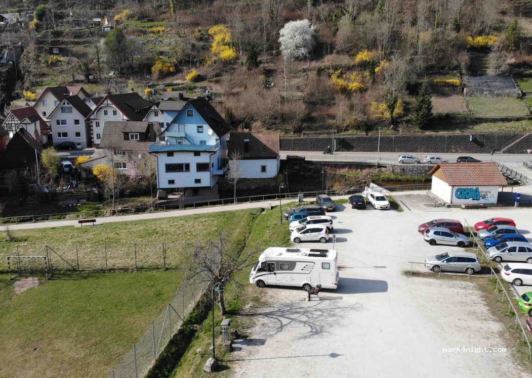 Wohnmobilstellplatz am Freizeitbad in Oppenau — foto