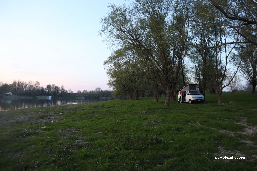 Public River Beach — foto 2