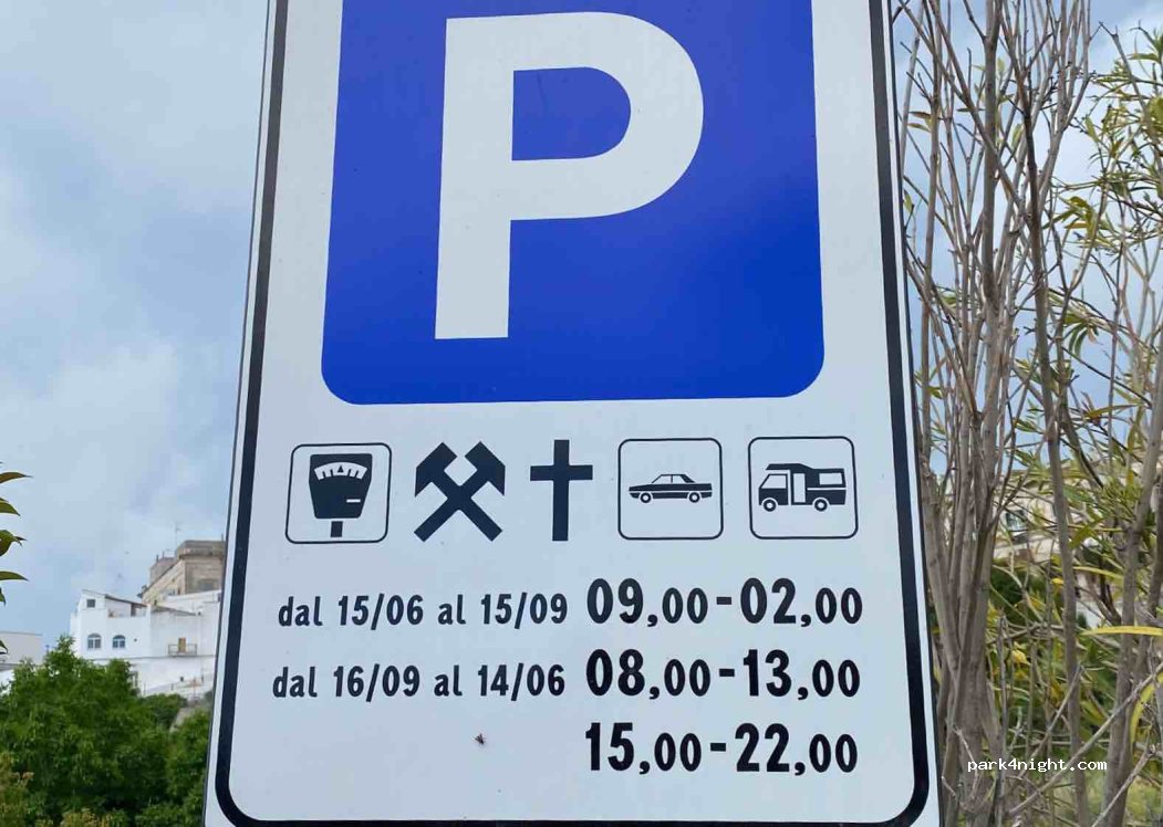Camper Parking Area Ostuni — foto