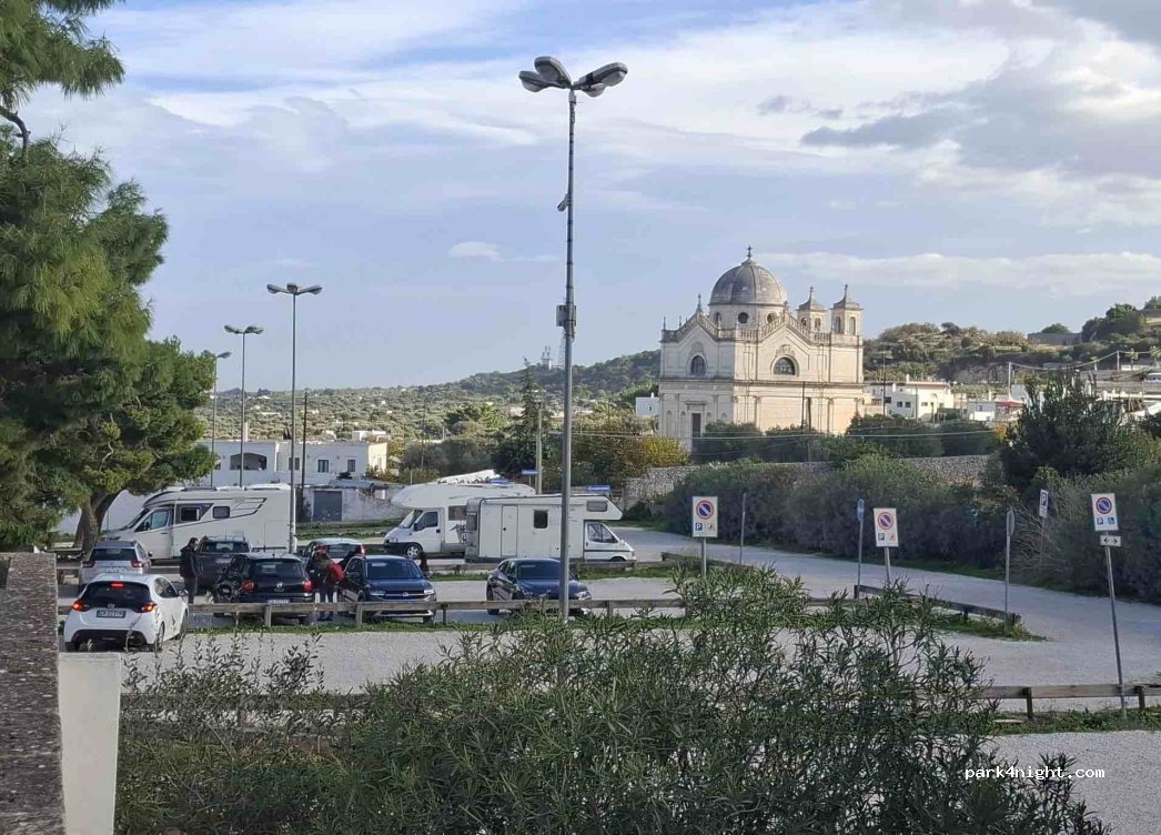Camper Parking Area Ostuni — foto 4