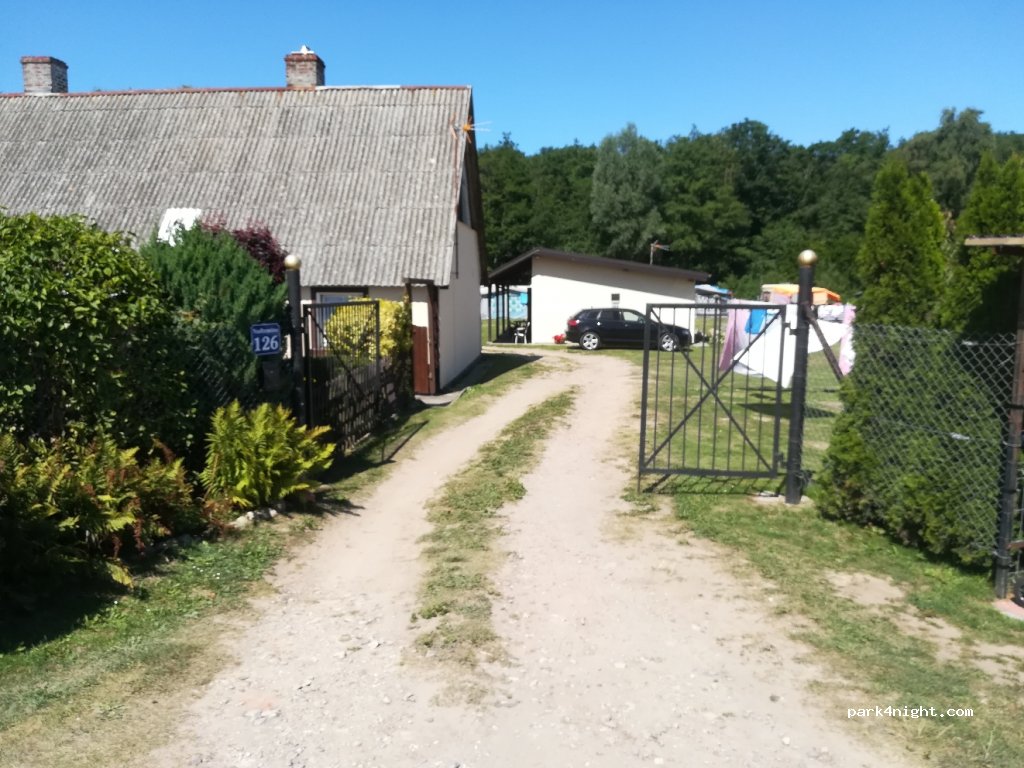 Kwatery prywatne i pole namiotowe — foto