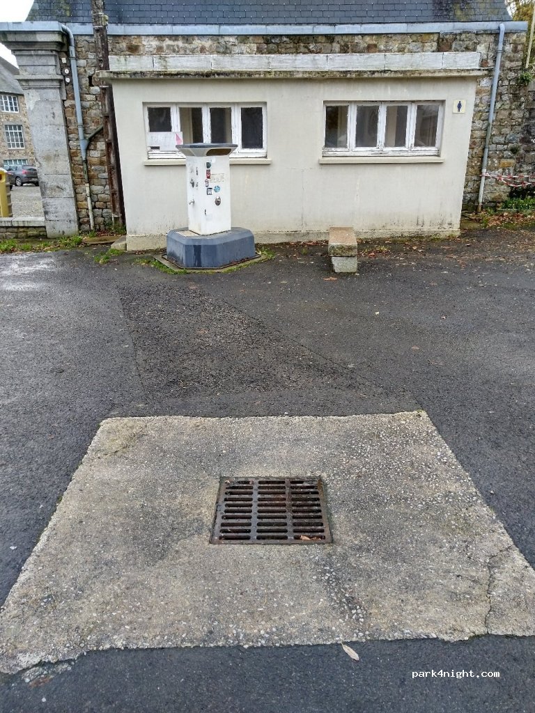 (50140) Mortain - Place du Château — foto