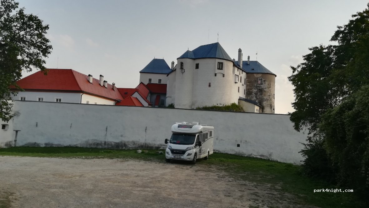 (976 13) Slovenská Ľupča - Pod zámkom — foto
