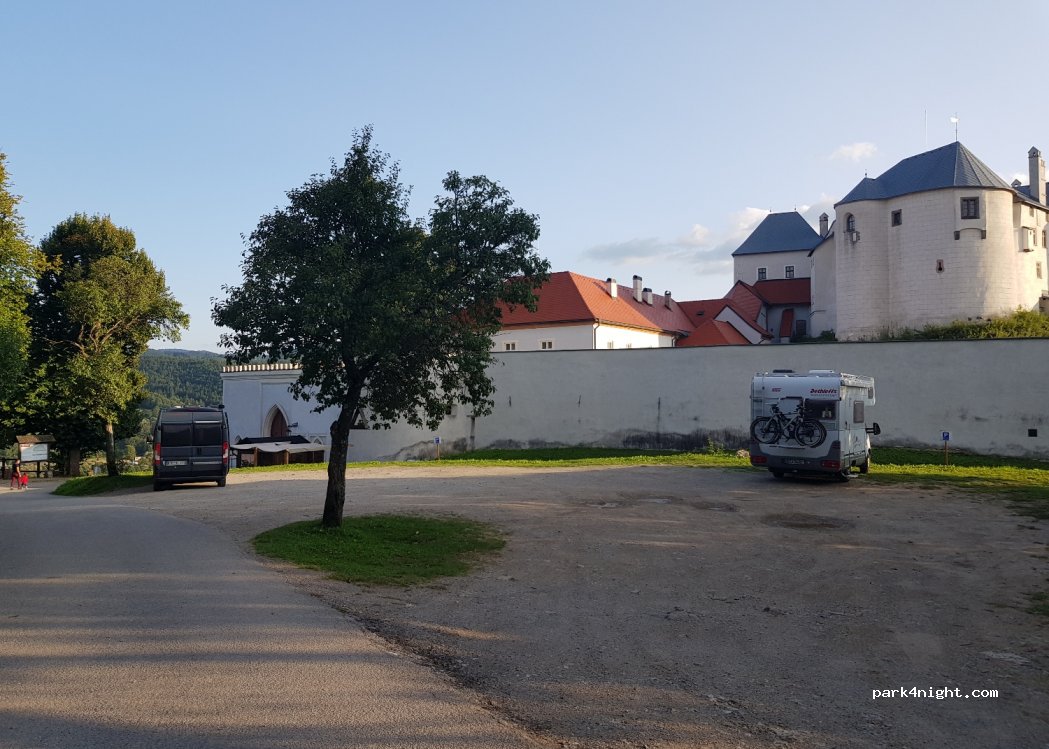 (976 13) Slovenská Ľupča - Pod zámkom — foto 2