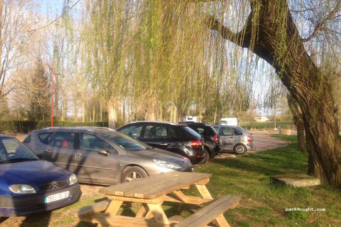 (86120) Les Trois-Moutiers - Avenue Aristide Gigot — foto 2