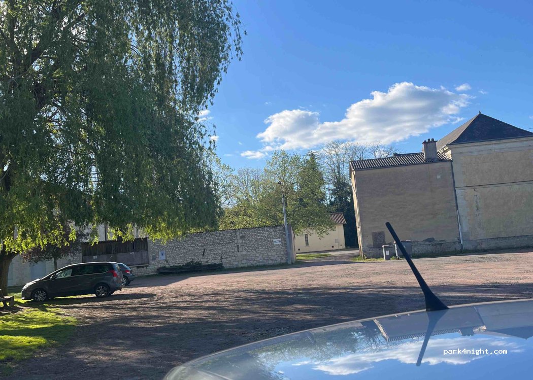(86120) Les Trois-Moutiers - Avenue Aristide Gigot — foto 3