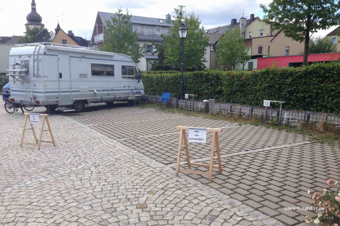 Wohnmobilstellplatz am Angerparkplatz in Marktleuthen — foto