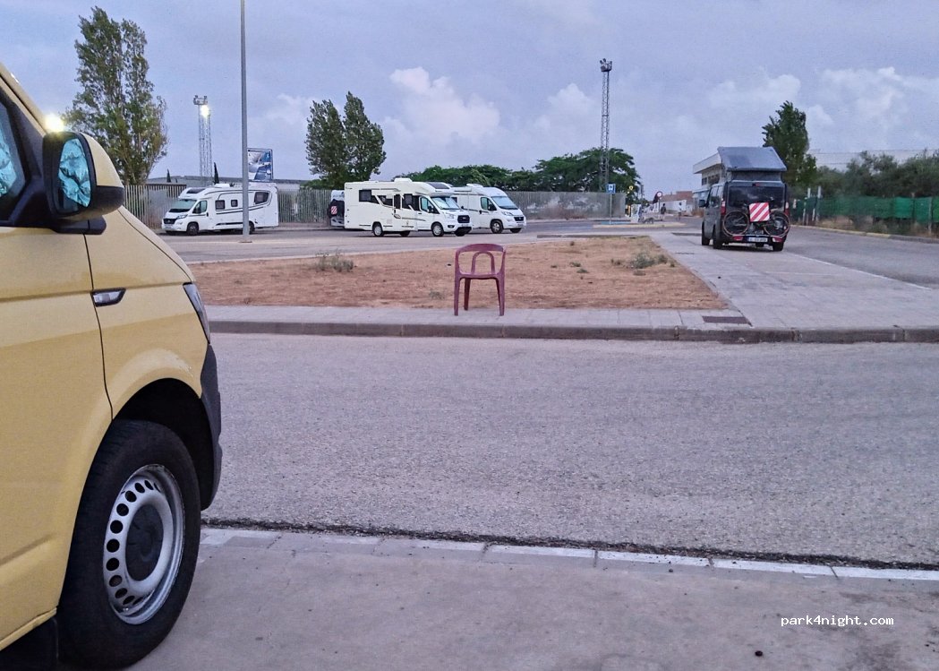 (41806) Umbrete - 1 Plaza Presidente Rafael Escuredo — foto 2