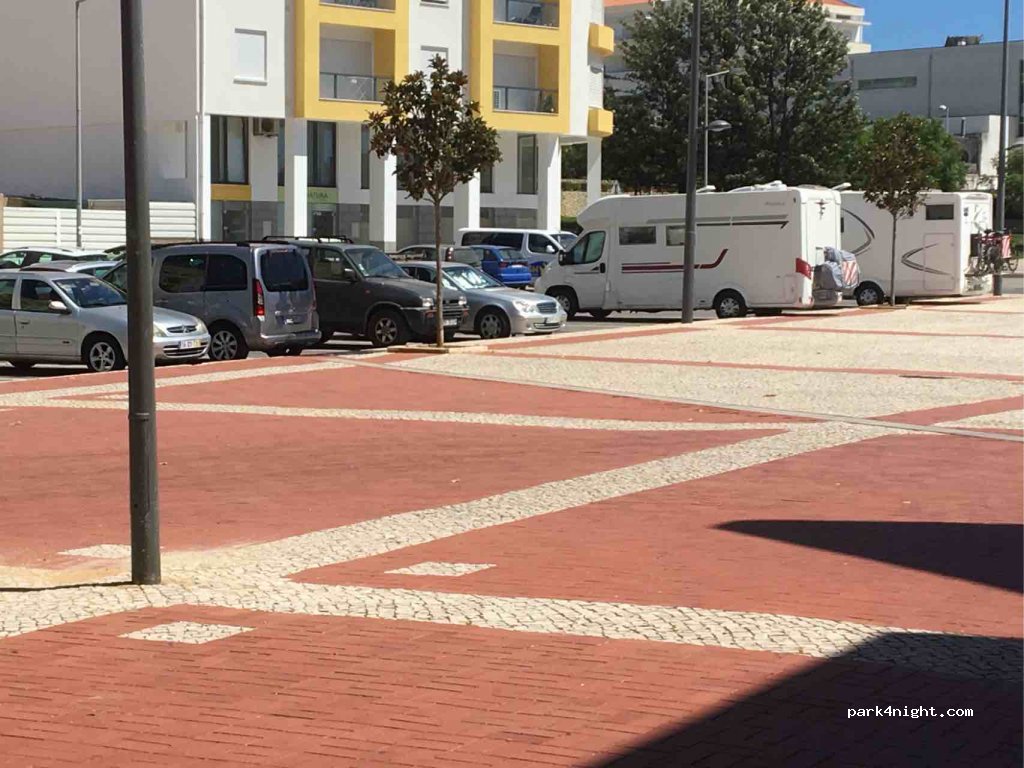 (8400-413) Lagoa - 11 Rua do Centro de Saúde — foto