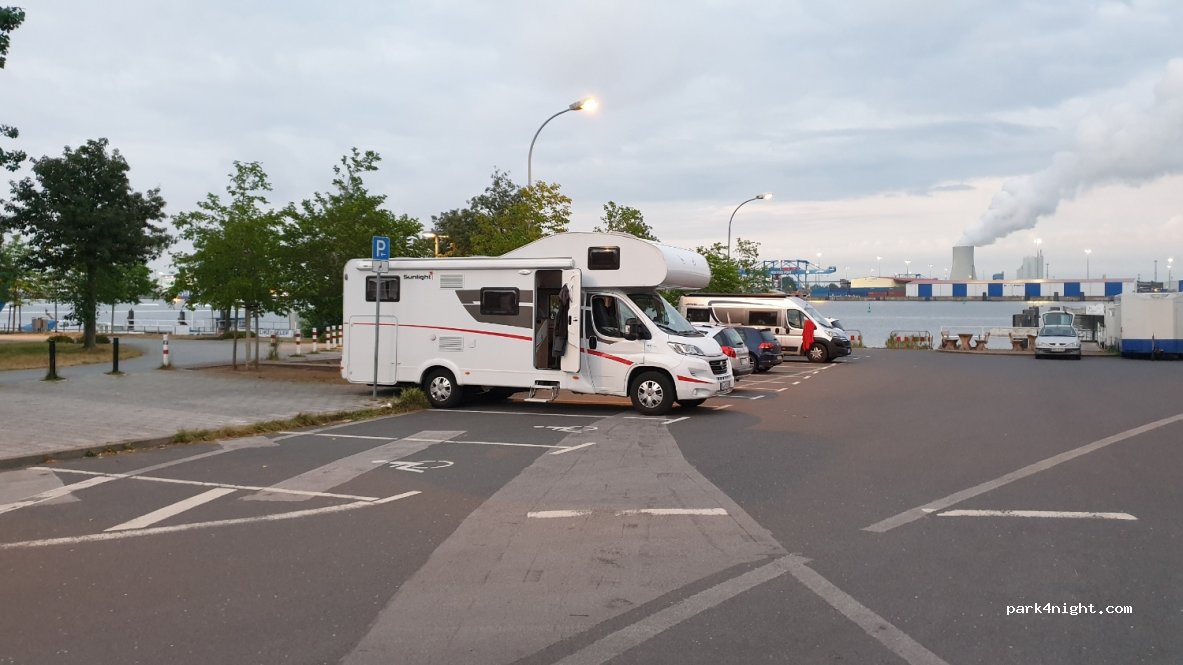 (18106) Rostock - 13A Schmarl Dorf — foto