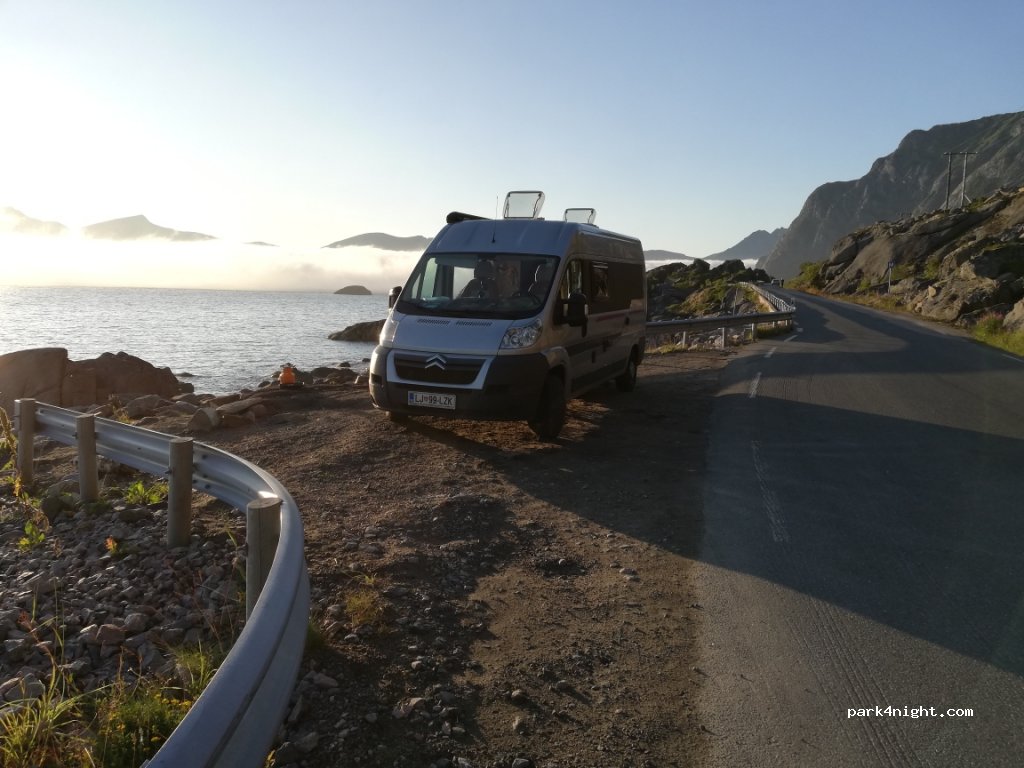(8312) Henningsvær - Henningsværveien — foto