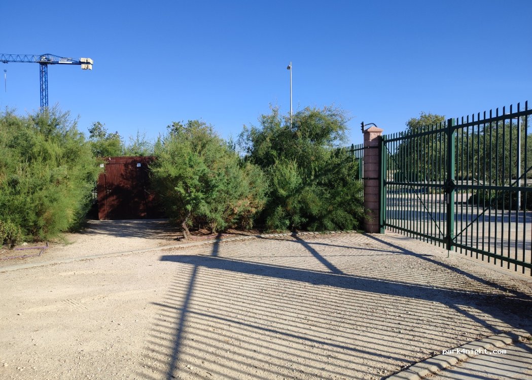 (28055) Madrid - 8 Avenida de las Fuerzas Armadas — foto 3