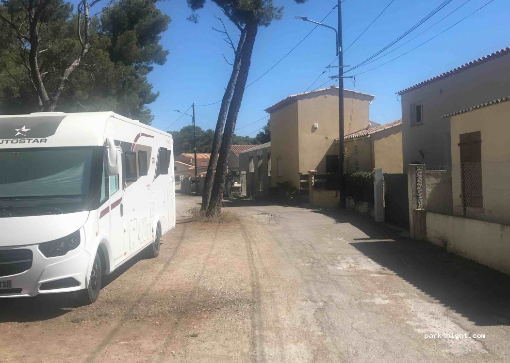 (13800) Istres - 9 Chemin Pinède — foto