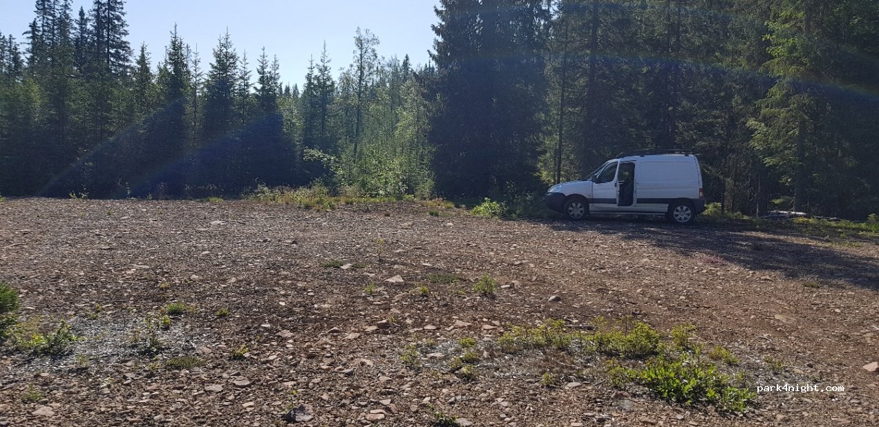 (796 99) Fjäsko - Unnamed Road — foto