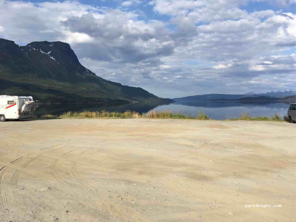 (8517) Narvik - 5 Tyttebærvik / Hergot — foto 2