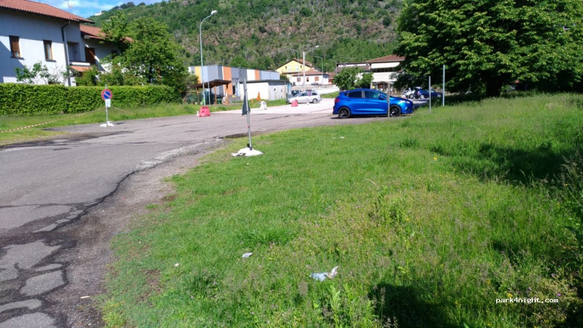 (21050) Porto Ceresio - 27 Via delle Ortensie — foto