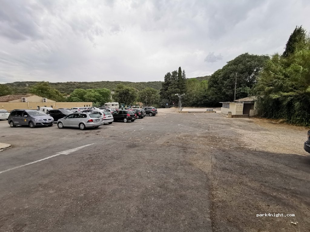 (30210) Collias - 4 Avenue du Pont — foto