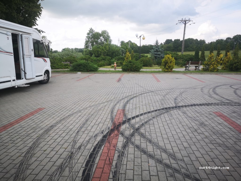(16-320) Bargłów Kościelny - 2 Tysiąclecia — foto 3