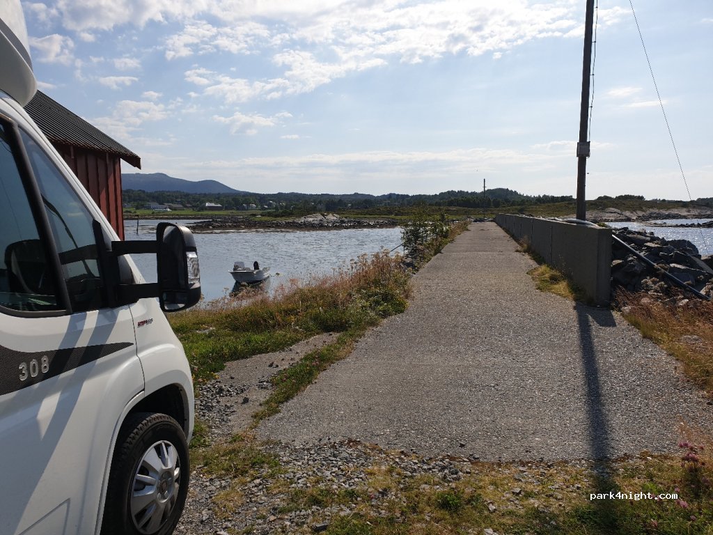 (6590) Tustna - Unnamed Road — foto