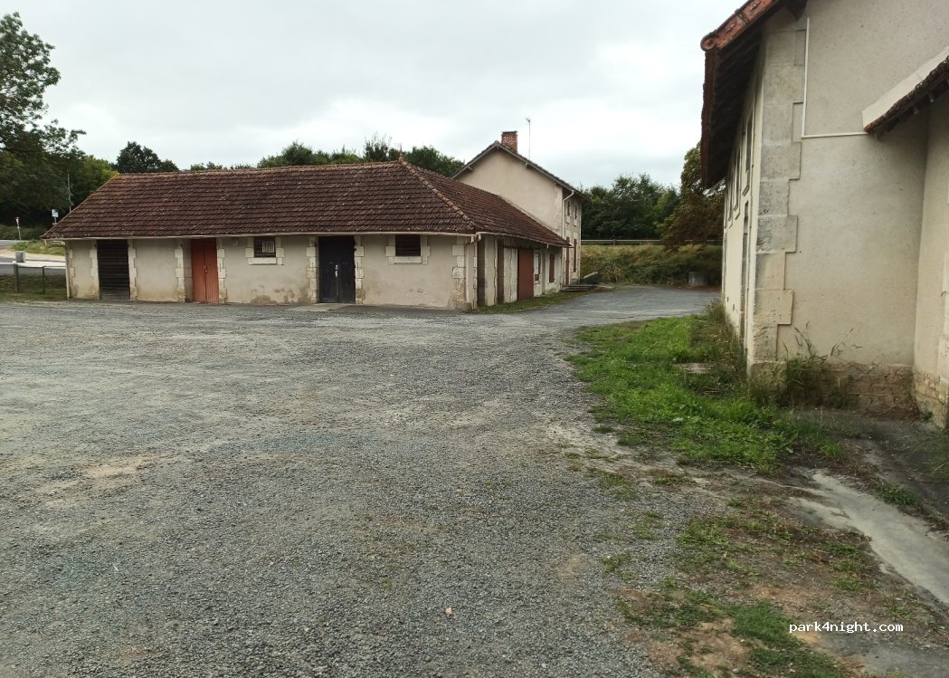 (85210) Sainte-Hermine - 139 Route de la Rochelle — foto 2