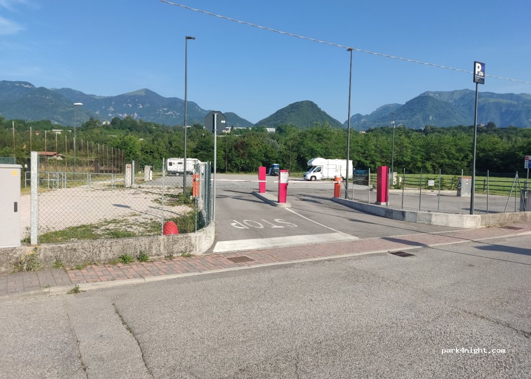 Area sosta Camper Segusino — foto