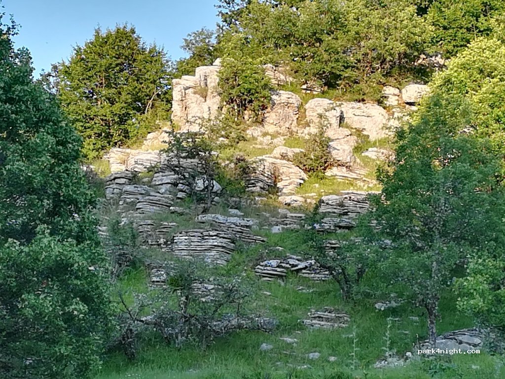 (440 07) Monodendri / Kentriko Zagori - Unnamed Road — foto