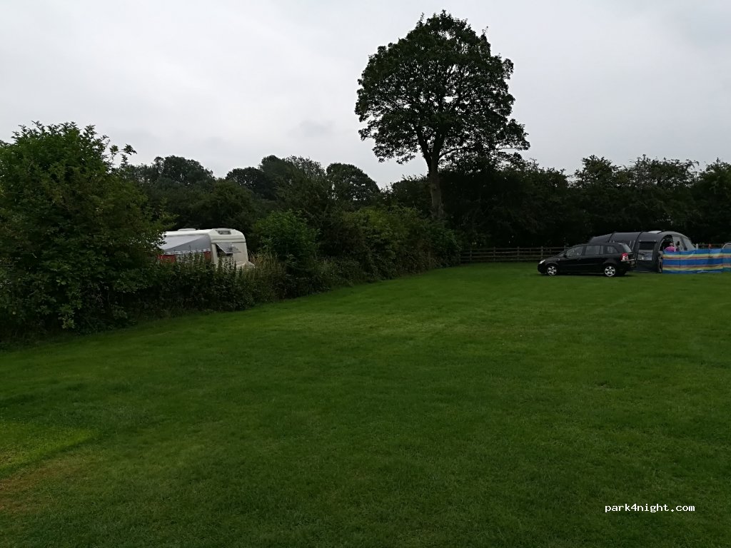 Kingfisher Caravan Park — foto