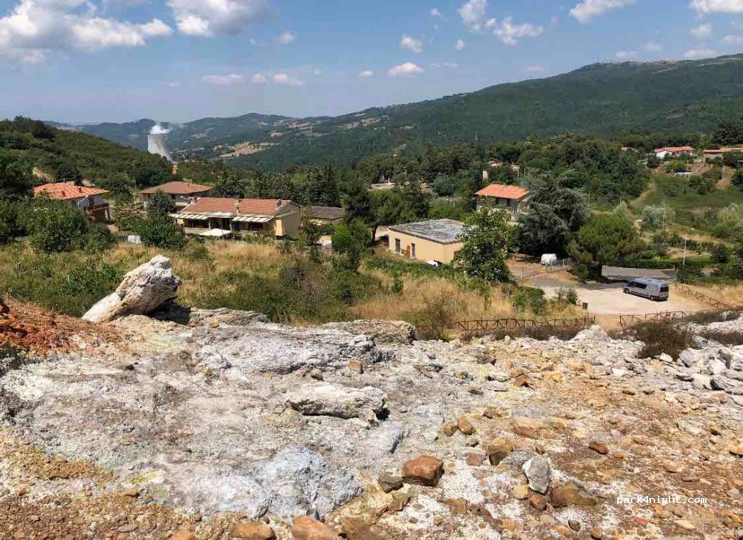 (56041) Lagoni del Sasso / Castelnuovo di Val - 20 Strada Provinciale 49 della Leccia — foto 2