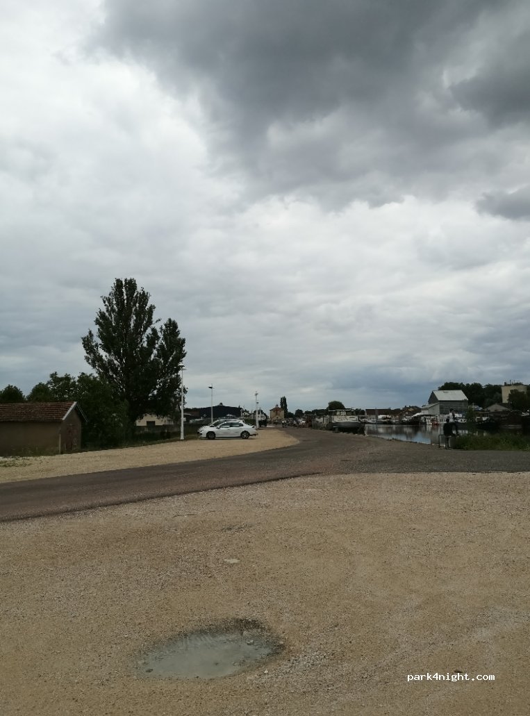 (21170) Saint-Usage - 1 Quai du Canal de Bourgogne — foto 2