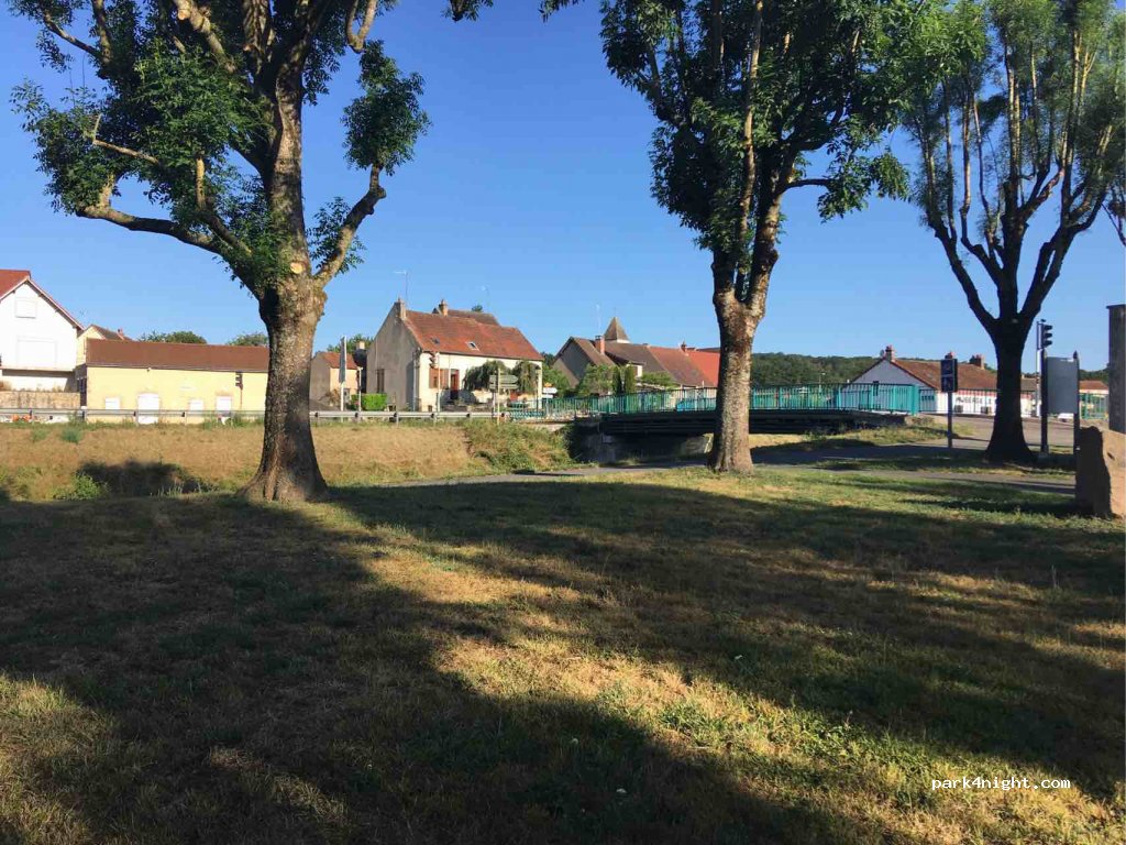 (71210) Saint-Julien-sur-Dheune - Le Bourg — foto 3
