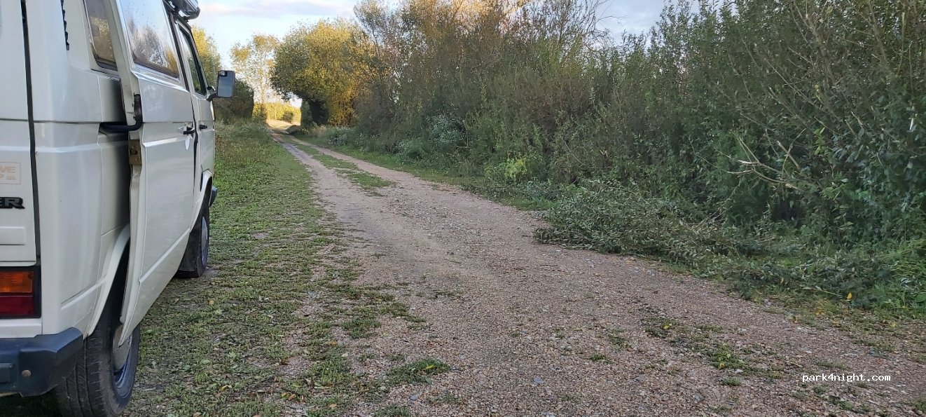 (49000) Écouflant - Unnamed Road — foto 3