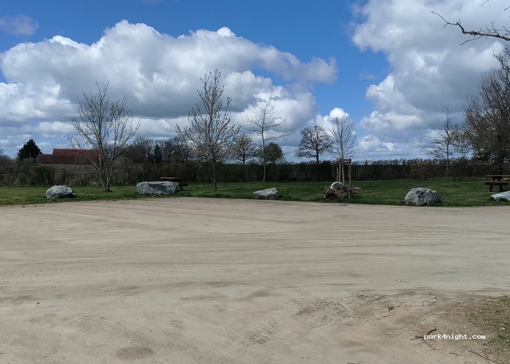 (03390) Saint-Marcel-en-Murat - D243 — foto 3