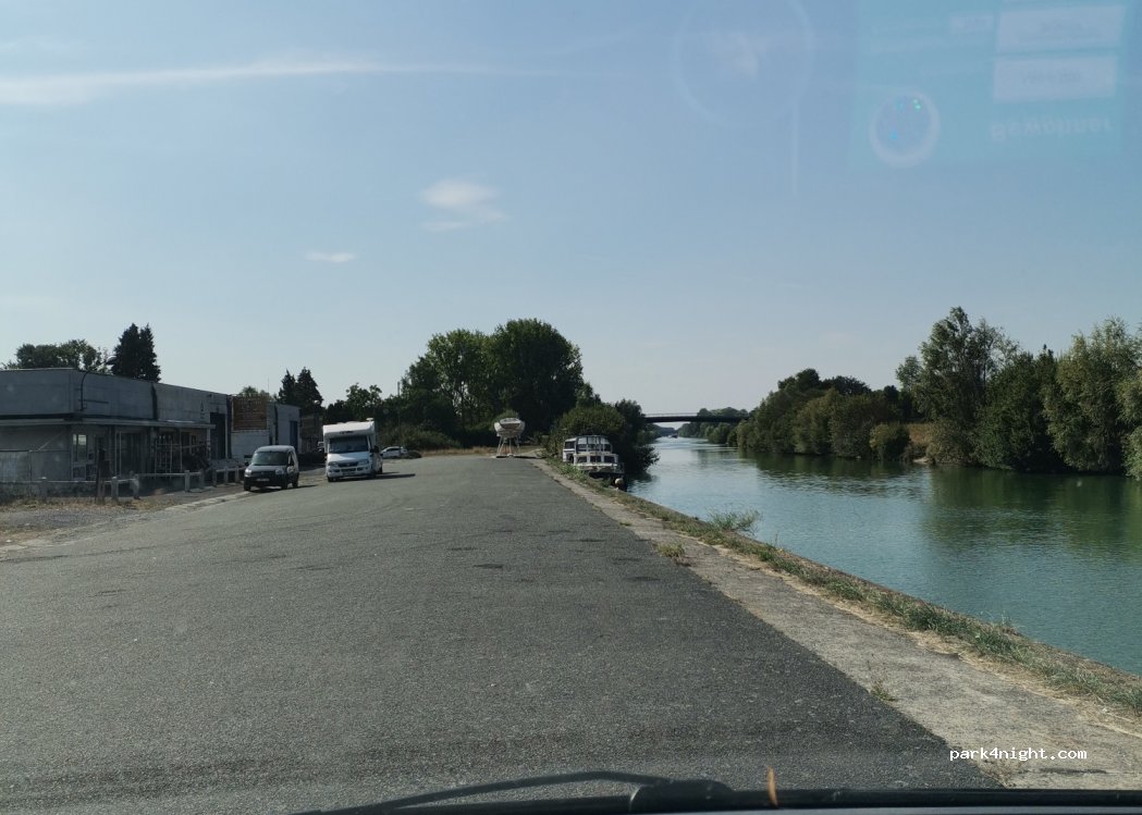 (7334) Saint-Ghislain - 10 Rive Gauche du Canal — foto 2