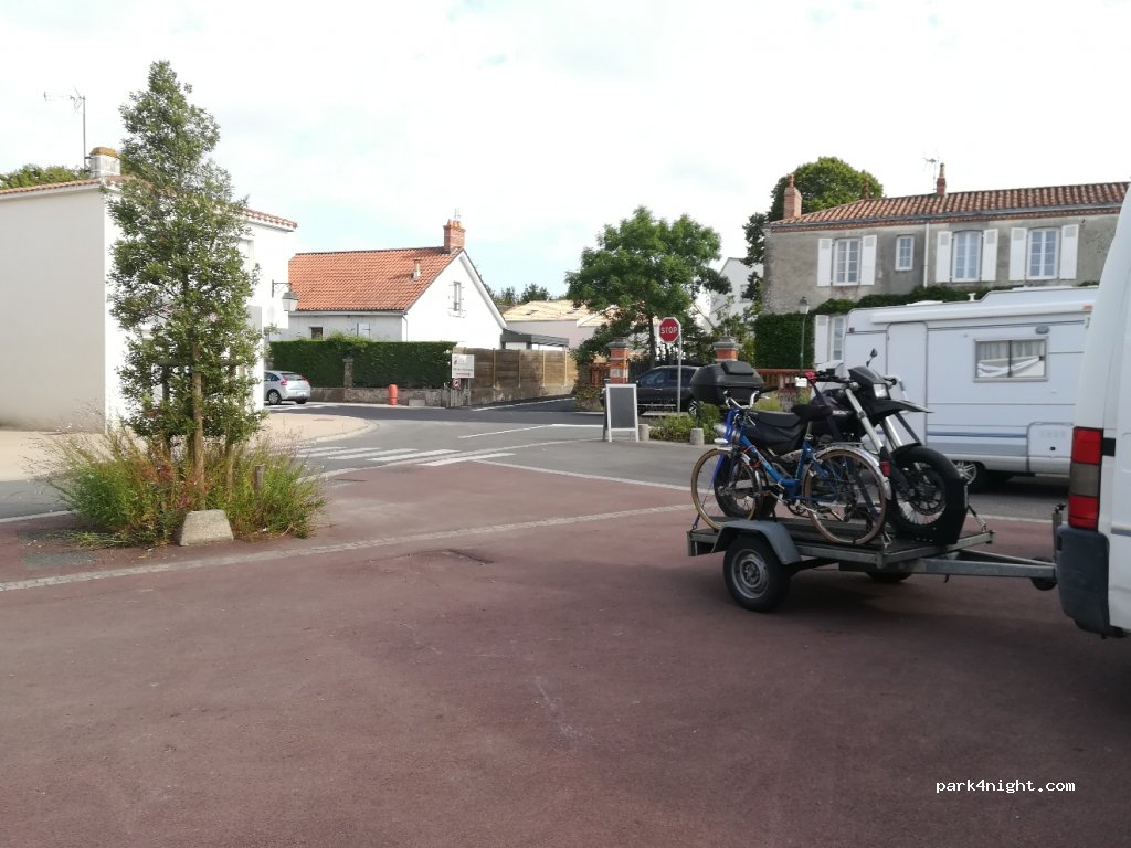 (85220) La Chaize-Giraud - 5 Place du Marche — foto 3