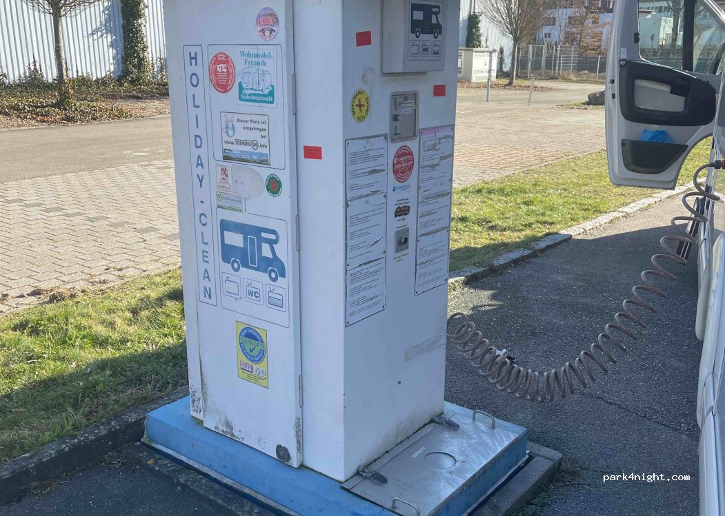 Wohnmobilstellplatz an der Neckarhalle in Oberndorf am Neckar — foto 2